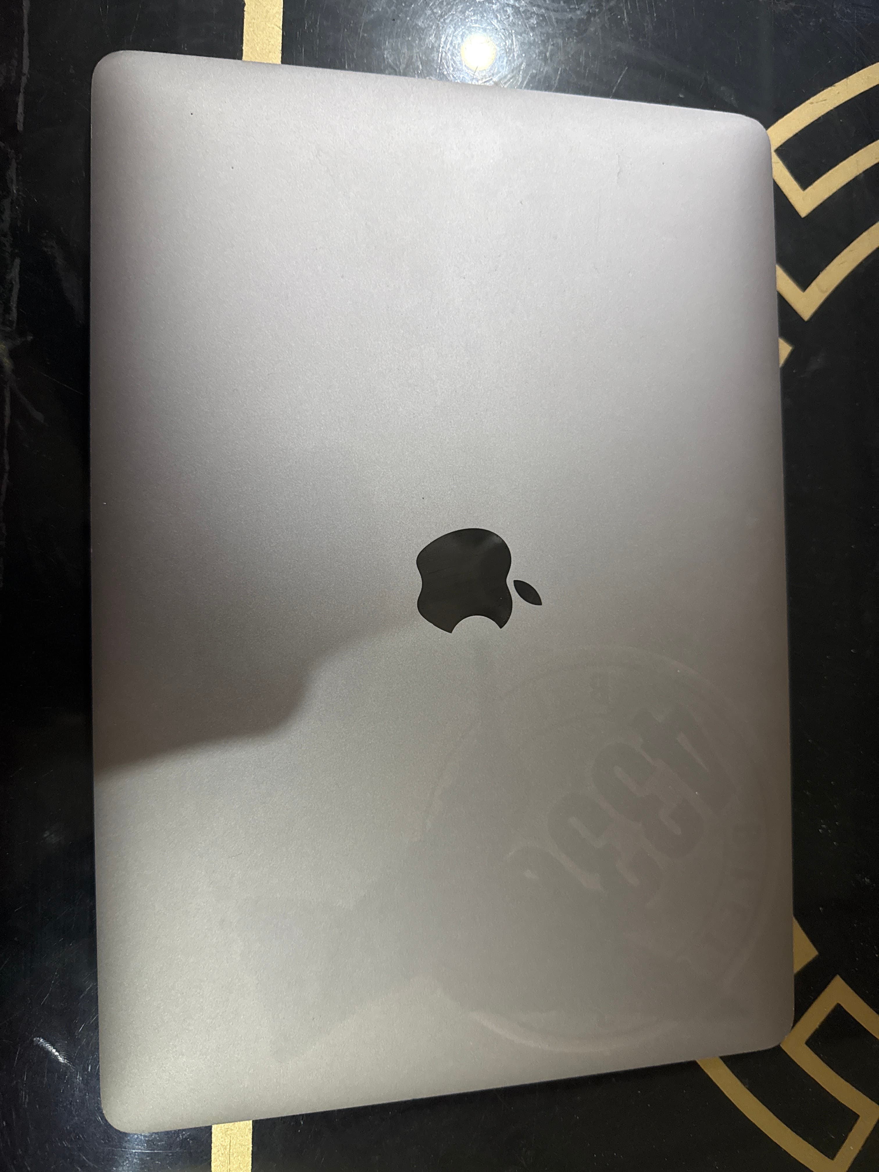 Apple Macbook Pro i7 13-inch, 2019, four thunderbolt 3 ports. 256GB SSD